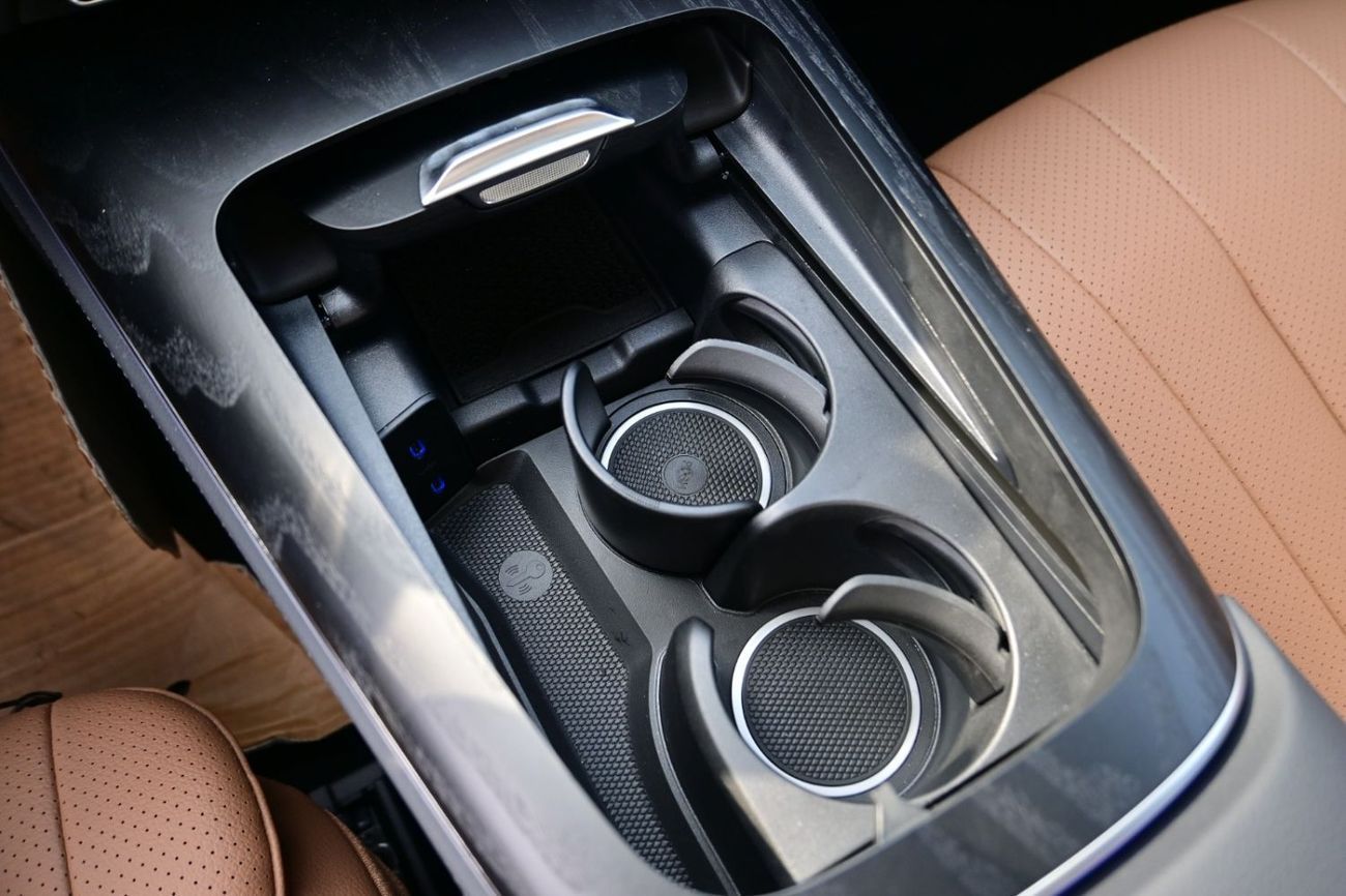 Mercedes-Benz E200 Mercedes-Benz E200 2.0L Turbo + Mild Hybrid Color Black Model2026