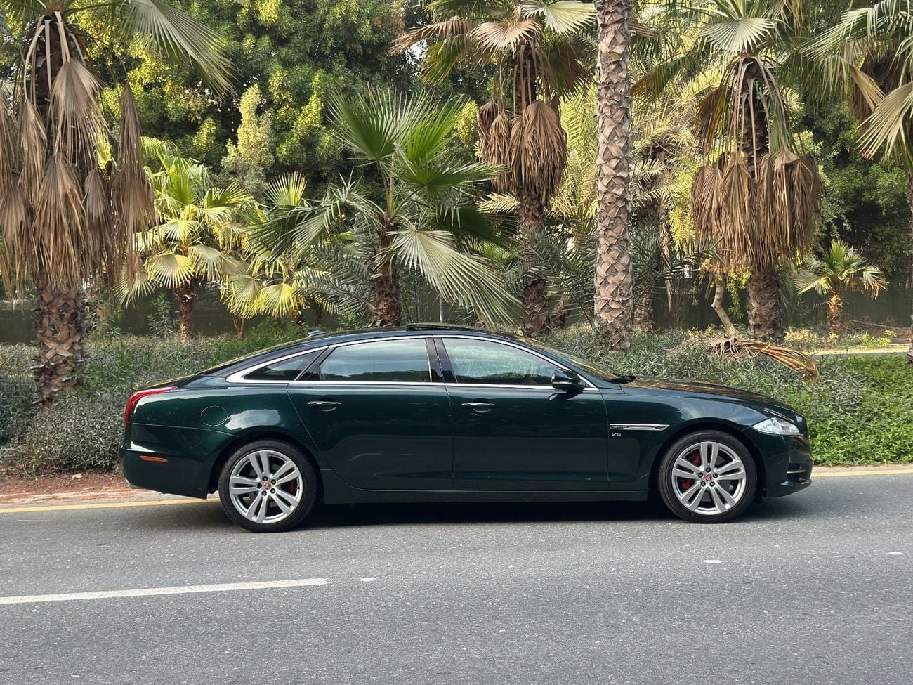 جاكوار XJL 3.0L V6 340 HP | 2014 | GCC Specs | Long Wheelbase Luxury Sedan | 125000 KM | Excellent Condition