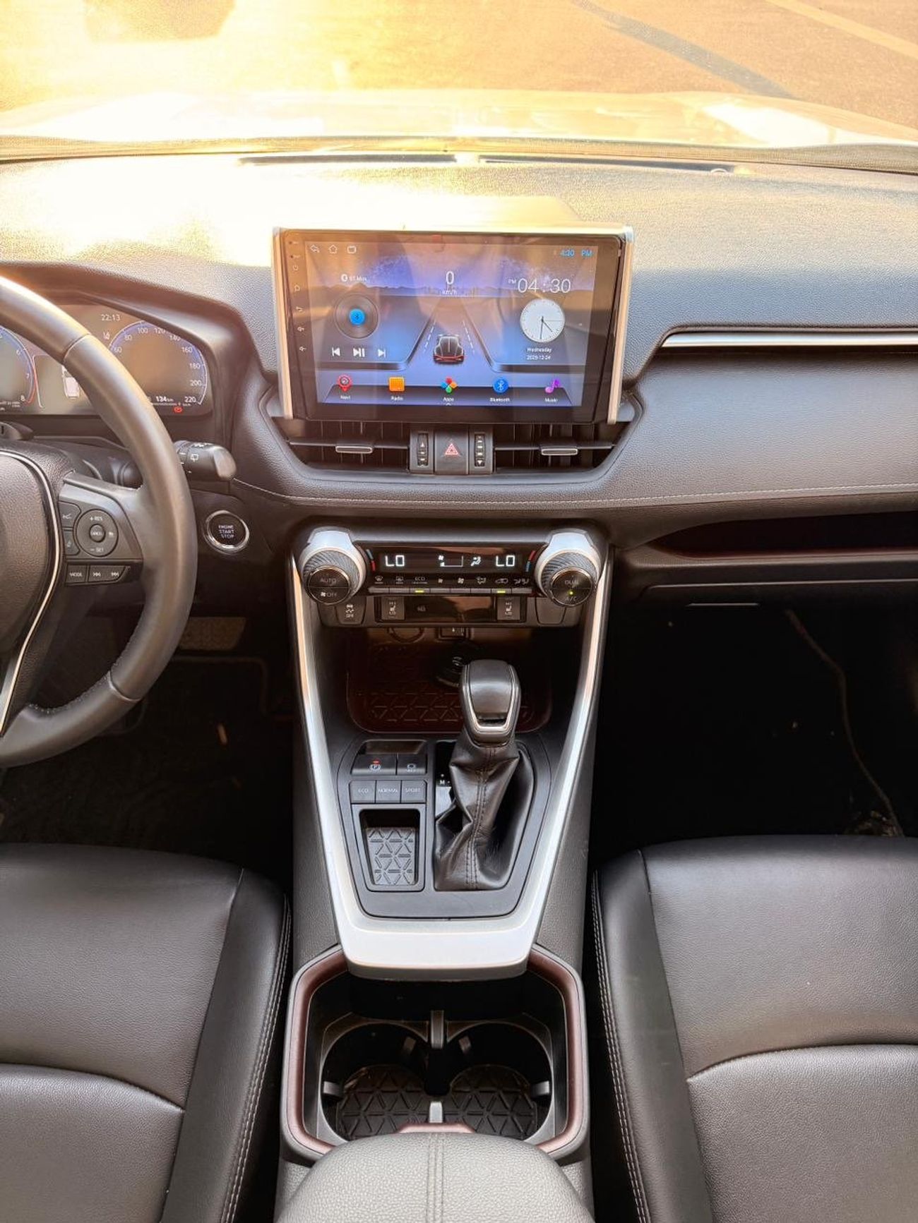 Toyota RAV4 2.0 L Full Option 360 camera, leather seat Push start, push start 2023 Japan car