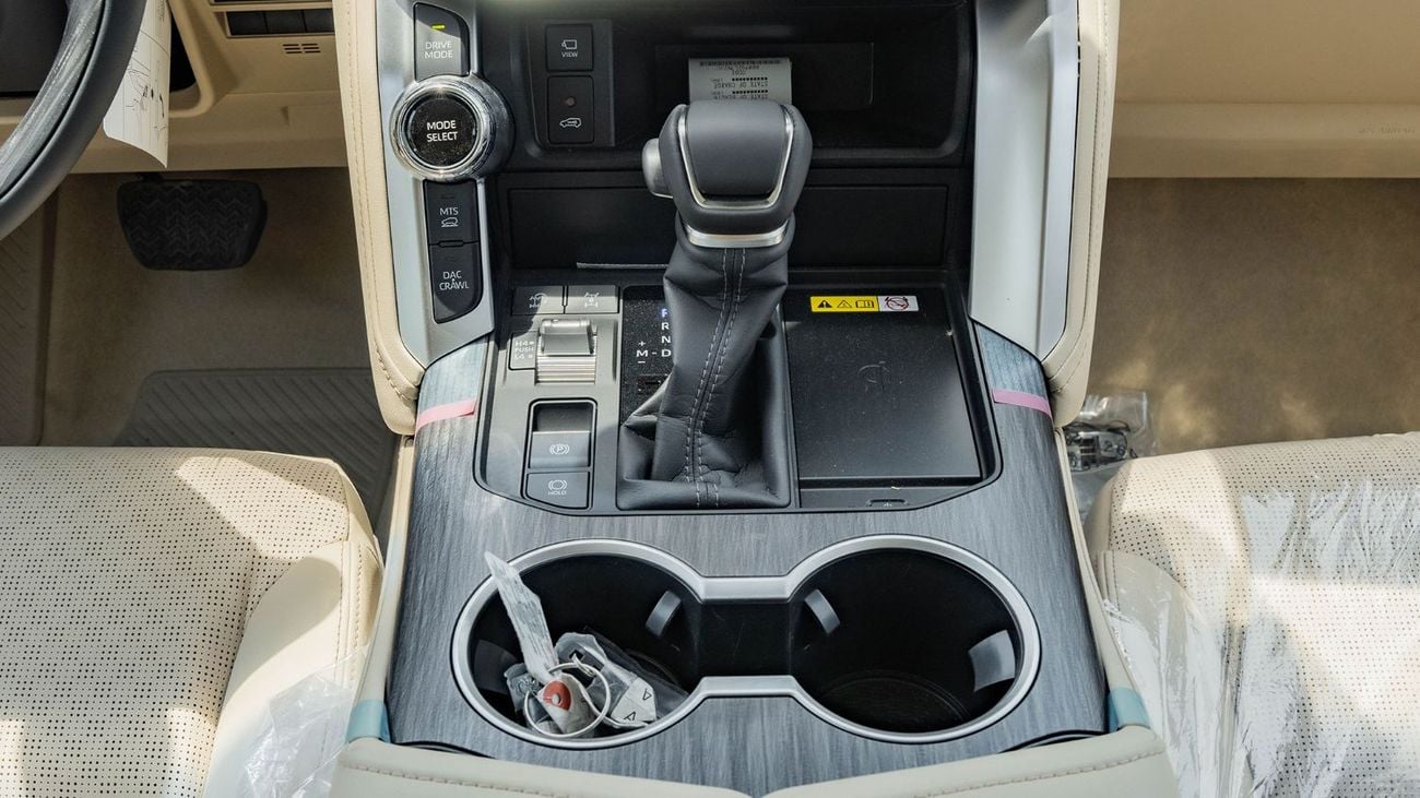 Toyota Land Cruiser 2026 Toyota Land Cruiser 300 VXR 3.5L AT Petrol Twin Turbo (White-Beige)