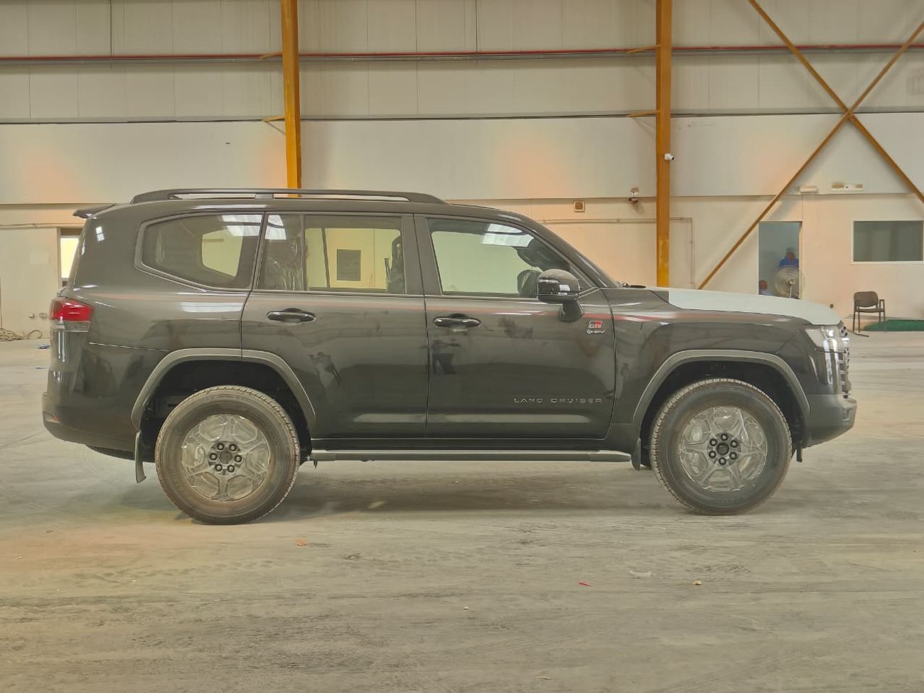 تويوتا لاند كروزر 2025 Toyota Land Cruiser LC300 GR-Sport HEV (Full-Option with Radar) 3.5L V6 Twin Turbo Hybrid Expor