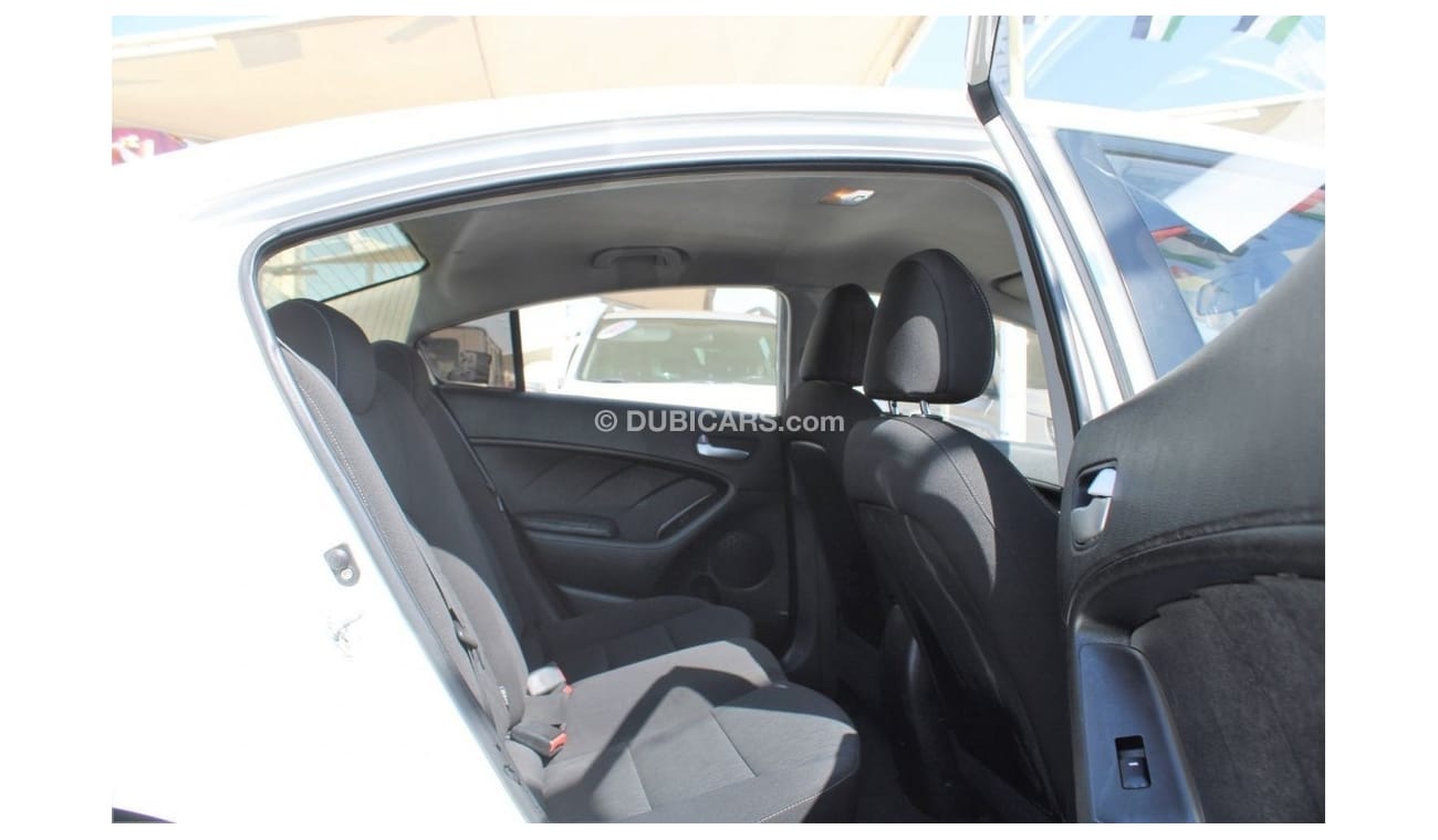 كيا سيراتو EX خالية من الحوادث - خليجي - السيارة بحالة ممتازة من الداخل والخارج - مكينة 1600 سي سي