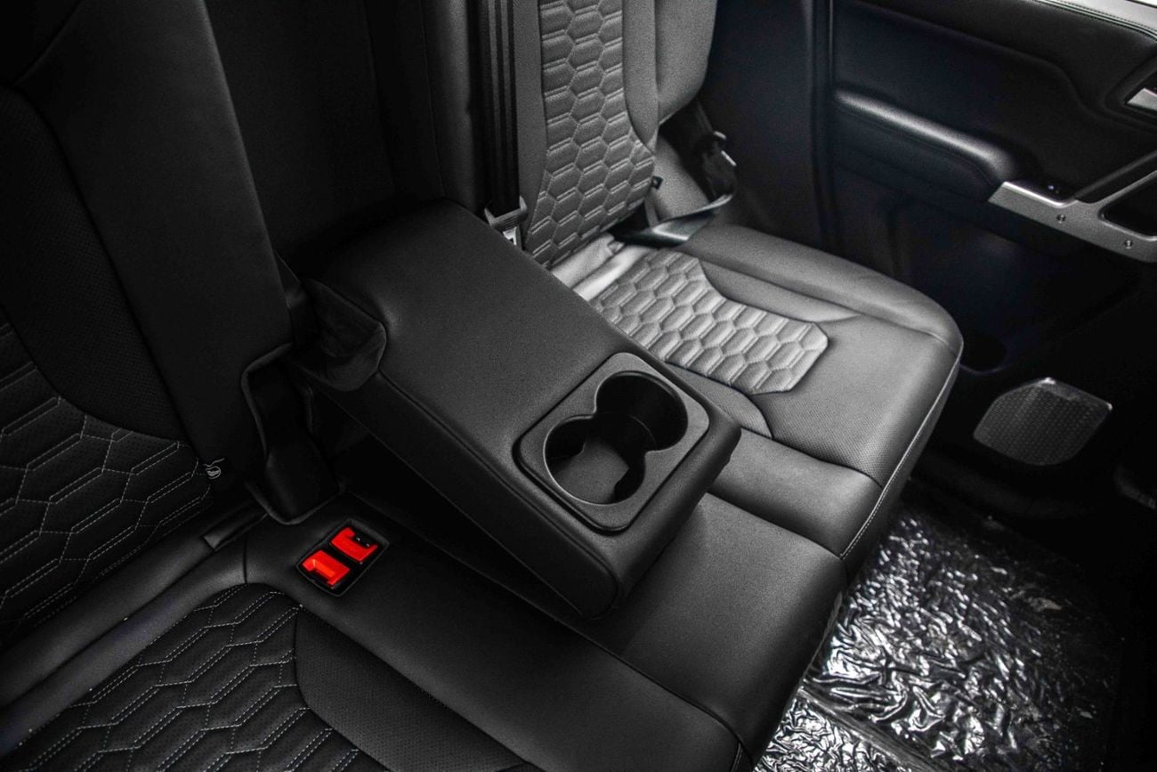 باو 212 T01 ADVENTURER 2.0L - GREEN INSIDE BLACK | EXPORT ONLY