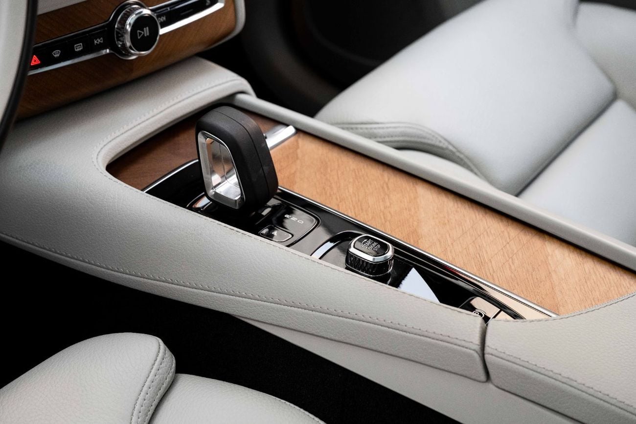 فولفو XC 90 XC90 B5 Momentum  | 2,742 P.M | 0% Downpayment | IMMACULATE! | Ramadan Offer!