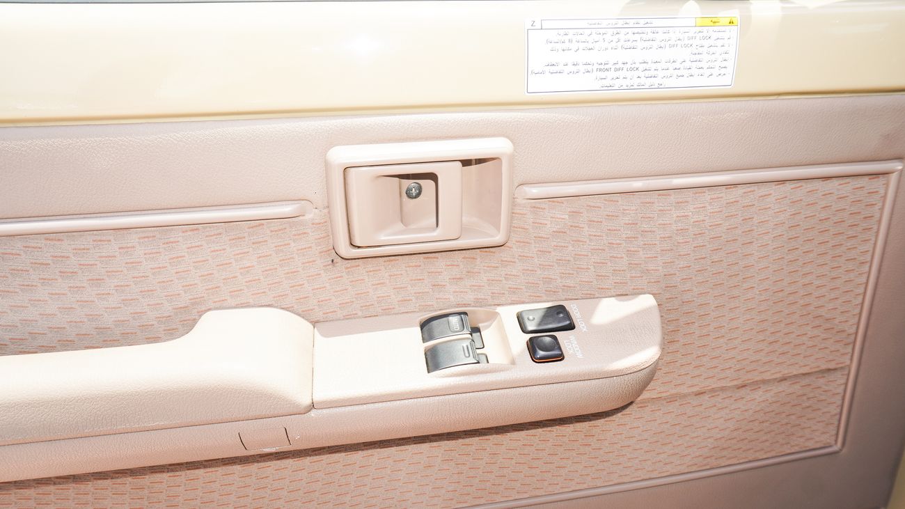 Toyota Land Cruiser Pick Up LX 4.0L V6 SINGLE CABIN M/T