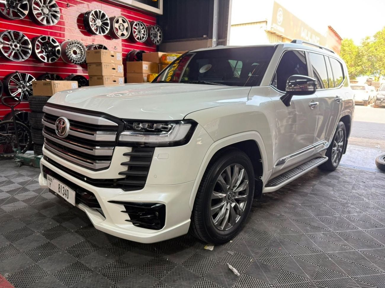 Toyota Land Cruiser GXR — фото 2