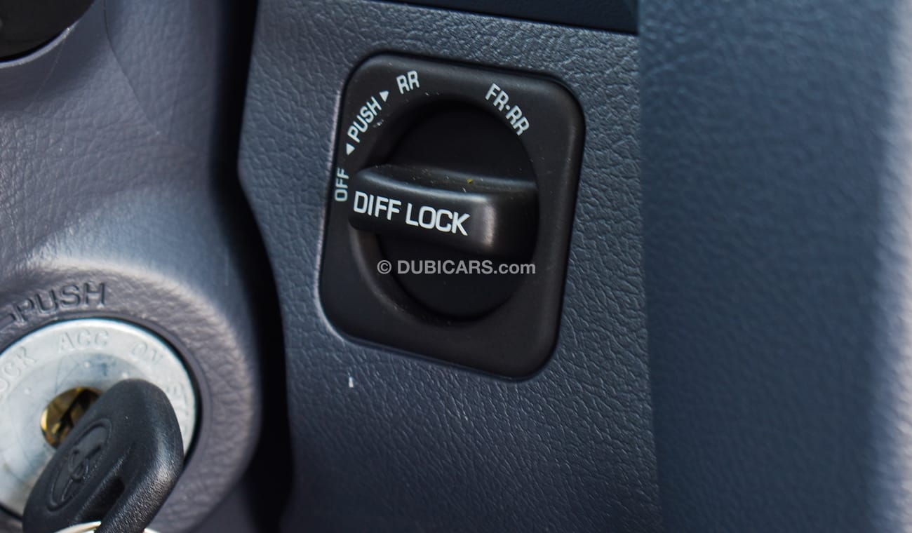 تويوتا لاند كروزر بيك آب 4.0L V6 Petrol