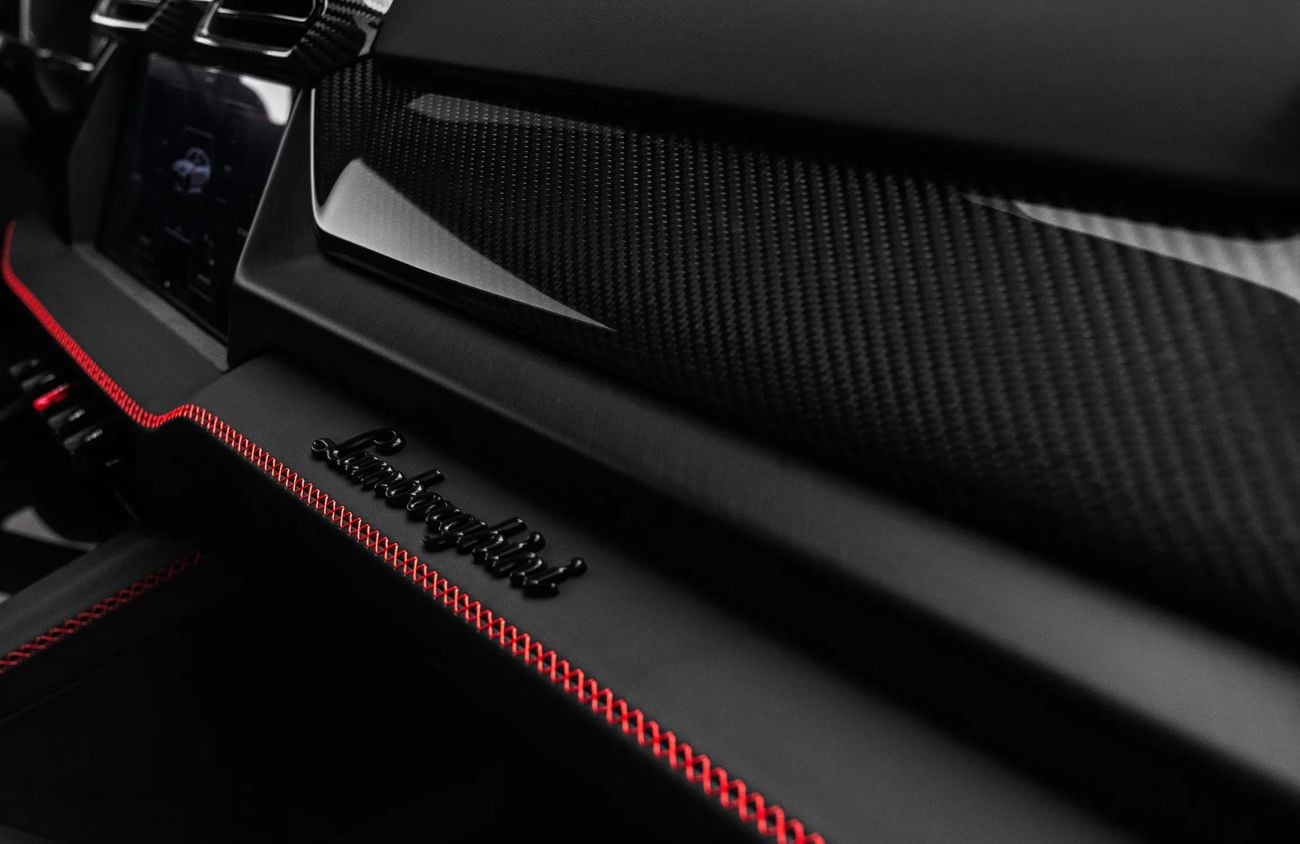 لامبورغيني اوروس 4.0L V8 Twin-Turbocharged Engine + eMotor