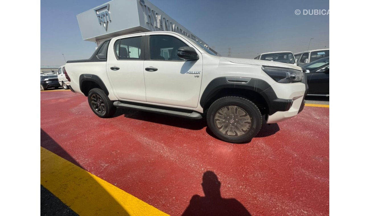 تويوتا هيلوكس TOYOTA HILUX ADVENTURE 4.0L، PETROL، MODEL 2021 أبيض خارجي مع داخلي أحمر ، فقط للتصدير