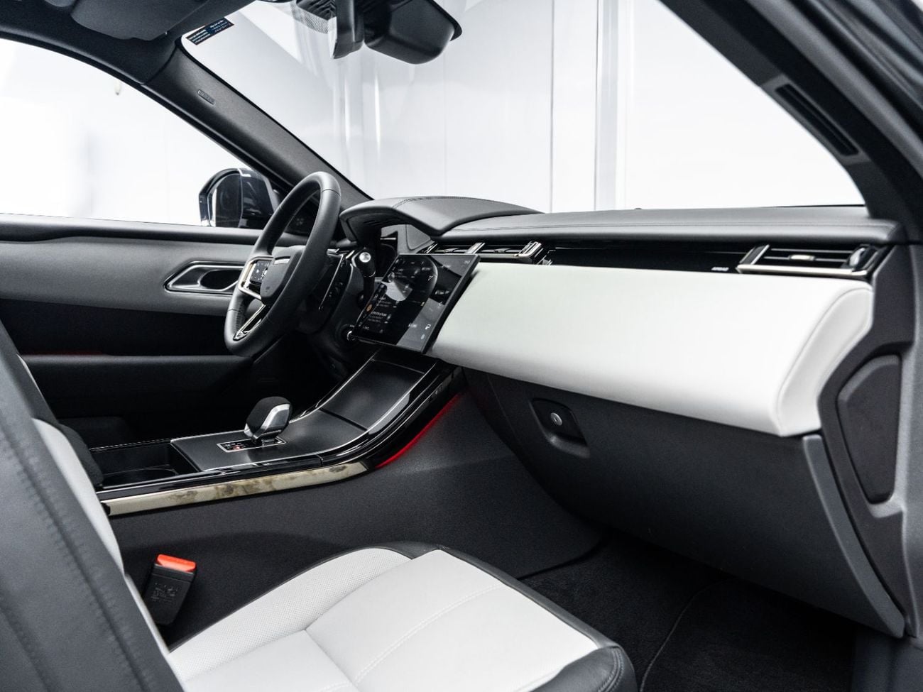 لاند روفر رينج روفر فيلار R-DYNAMIC S BUY NOW, PAY 2027 | THE BLACKLINE STANDARD | 2031 Land Rover Warranty & Service Contract