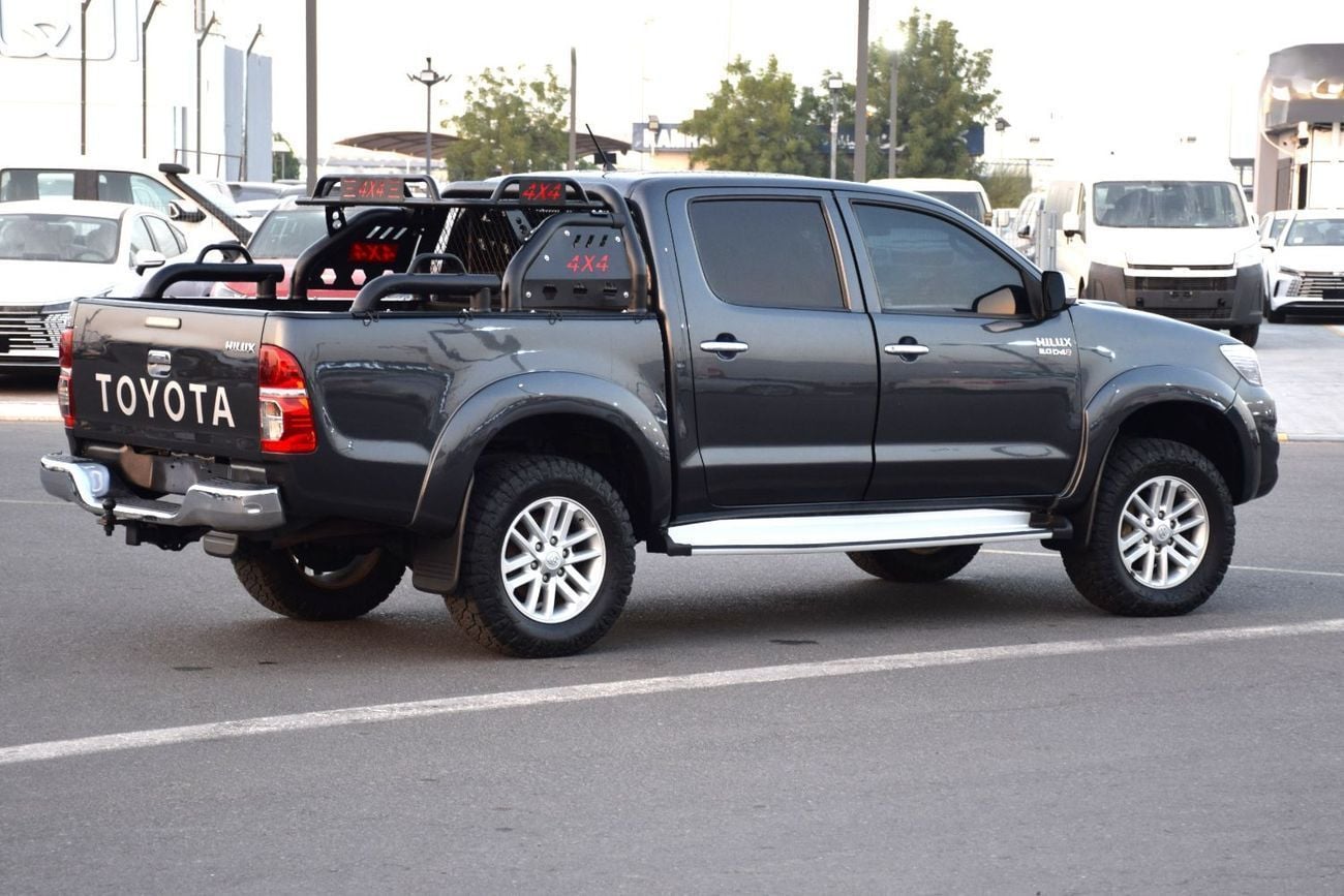 تويوتا هيلوكس DLX 4x4 Diesel 3.0L Right Hand (Export Only)