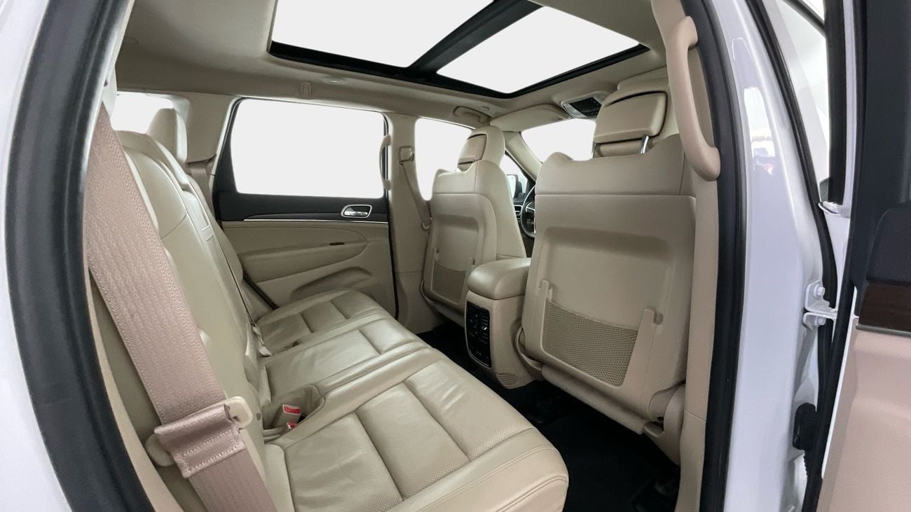 جيب جراند شيروكي Limited | upto AED 20,000 Ramadan Discount | شامل الضمان | 0 ﺪﻔﻋﺓ ﺃﻮﻟﻯ