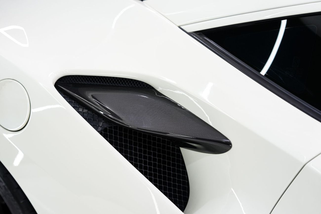 Ferrari F8 Tributo 3.9T V8 2020 Ferrari  F8 Tributo, Passenger Display, Carbon Fiber Interior, Dealer Warranty + Servic