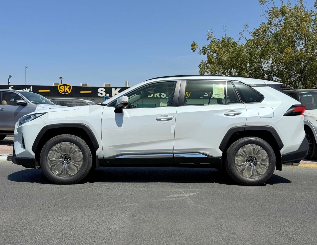 Toyota RAV4 EURO 6 / Full Option / 2.5L With Sunroof / 4WD CODE # RAVPH