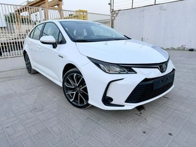 Toyota Corolla XLI HEV Hybrid Brand new tires and original Toyota alloy Rims 2 keys white color rear view camera Run & Driv