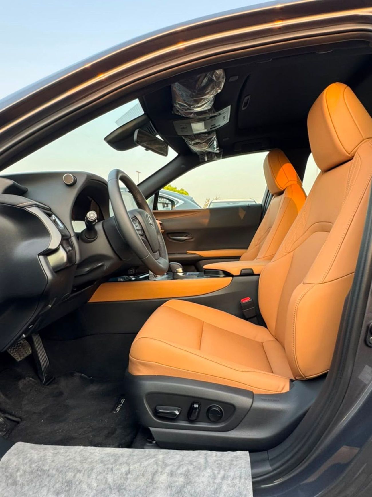 Lexus UX300h PREMIER PRIME HYBRID || 2.0L V4 / RADAR / LEATHER WITH PWR SEATS / SUNROOF / FULL OPTION (CODE # UX3HP)