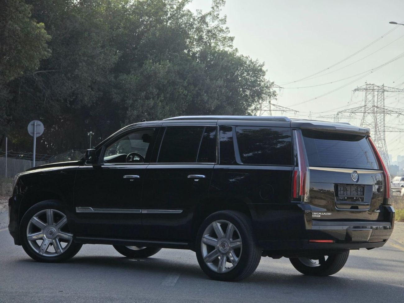 Cadillac Escalade Platinum 6.2L CADILLAC ESCALADE 2015 GCC PLATINUM // FULL OPITION // PERFECT CONDITION