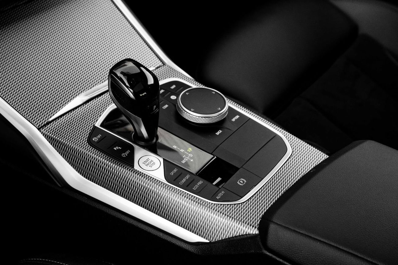 بي أم دبليو 330i 2,742 P.M  | 3-Series 330 M-Kit | 0% Downpayment | Excellent Condition!