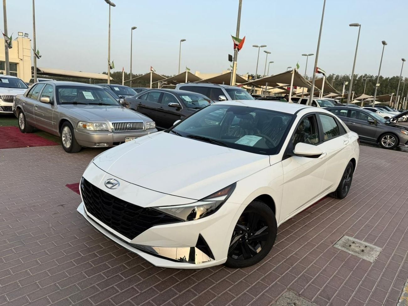 Hyundai Elantra COMFORT VERY CLEAN CAR LOW MILEAGE