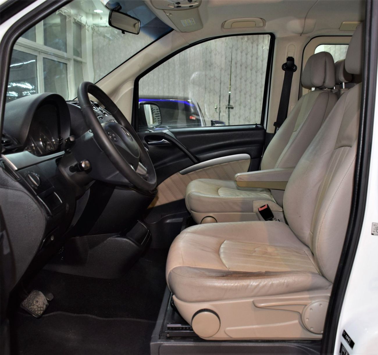 مرسيدس بنز فيانو EXCELLENT DEAL for our Mercedes Benz Viano 3.5L ( 2015 Model! ) in White Color! GCC Specs
