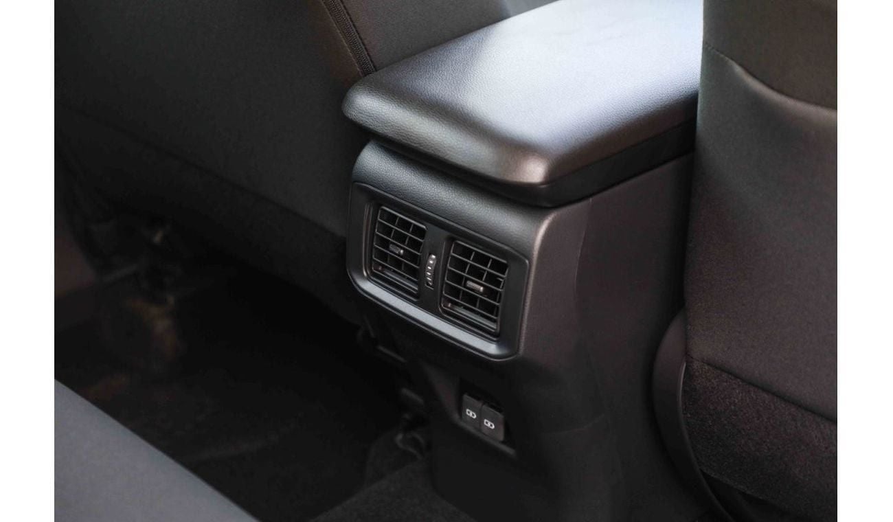 تويوتا راف ٤ 2024 تويوتا راف فور 2.5 هايبرد MID - أبيض بلاتيني لؤلؤي من الداخل أسود | للتصدير فقط