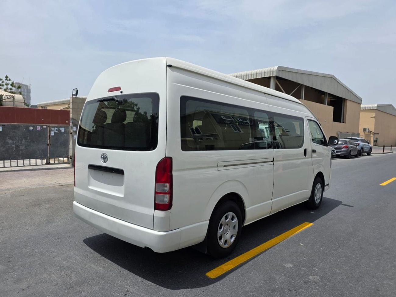 Toyota Hiace TOYOTA HIACE COMMUTER VAN RHD 2015 MODEL 3.0 L DIESEL AUTOMATIC(PM15122)