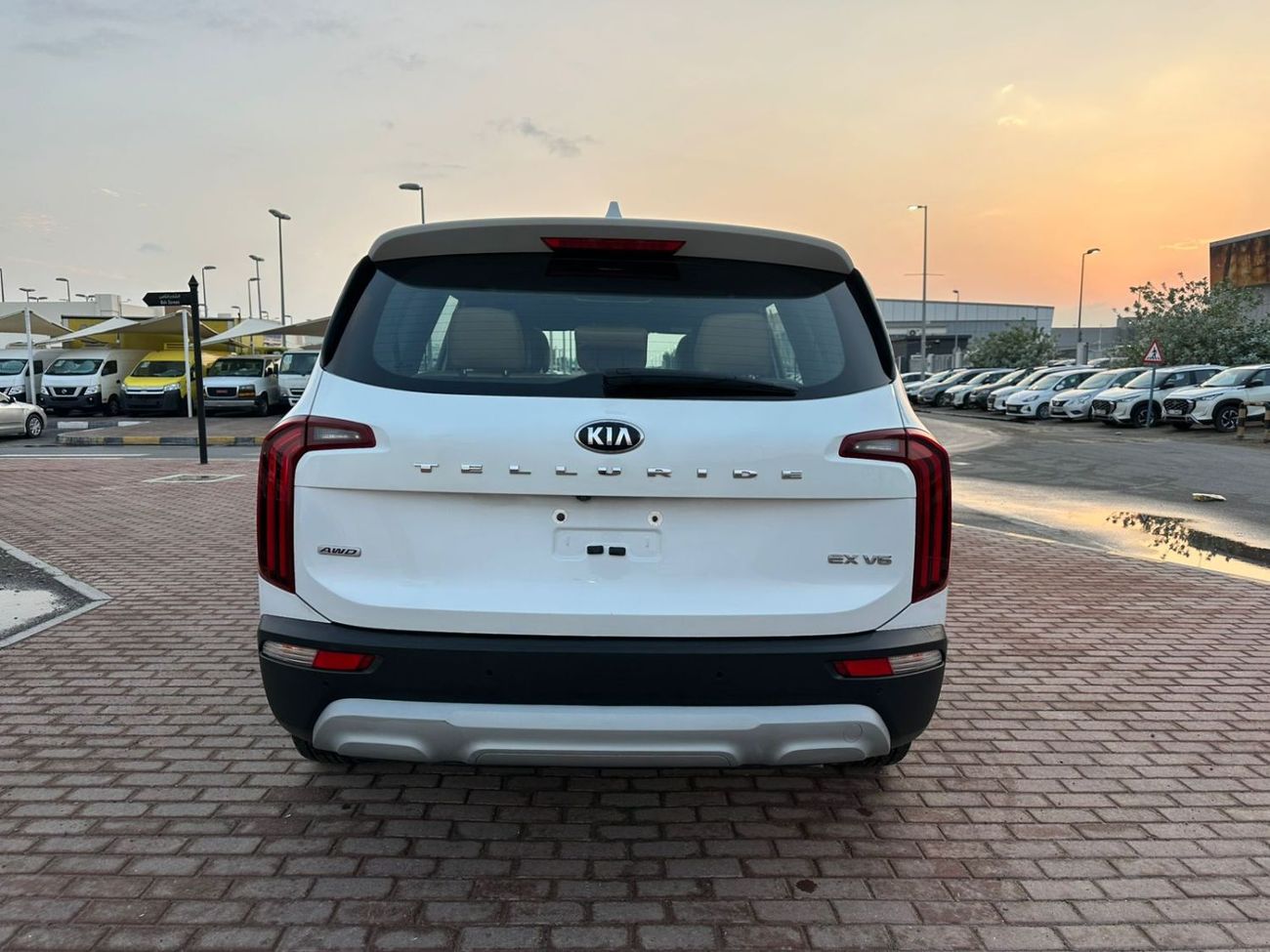 كيا تيلورايد LX 3.8L (295 HP)