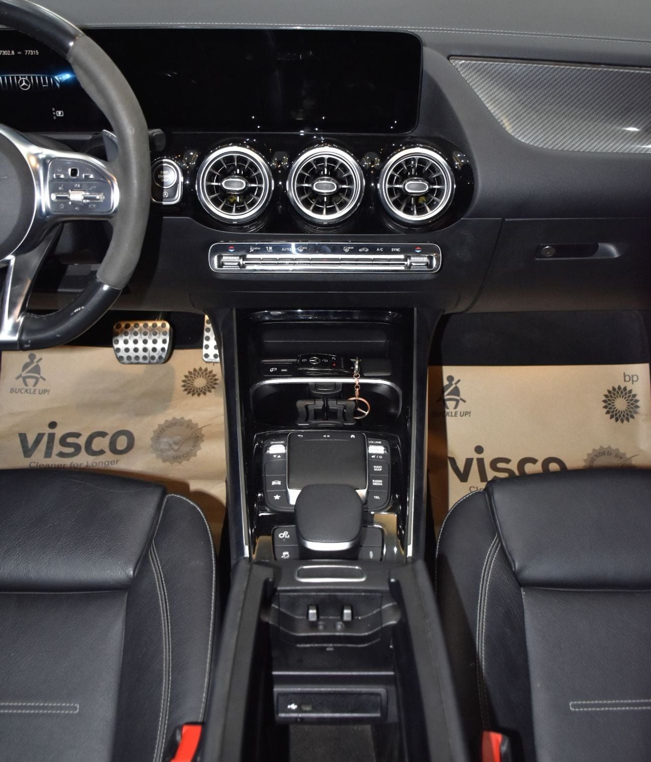 مرسيدس بنز GLA 35 AMG 4MATIC عرض ممتاز لسيارة مرسيدس بنز GLA35 AMG (موديل 2022) باللون الرمادي وبمواصفات أمريكية