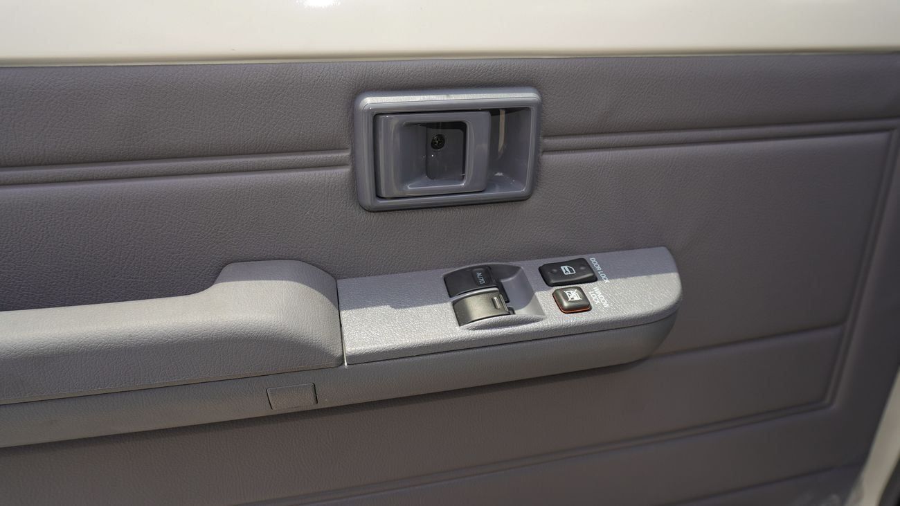 تويوتا لاند كروزر 70 4.0L V6 M/T