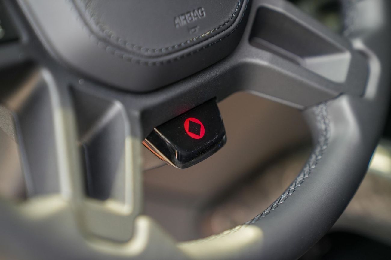 Land Rover Defender 2025 Land Rover Defender 110 P635 Octa Edition One (Gray)