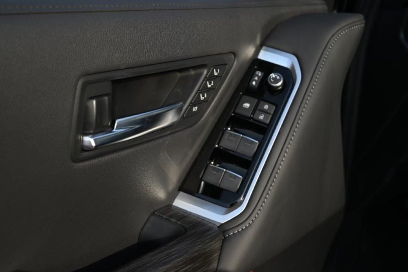 تويوتا لاند كروزر GR SPORT V6 3.3L TWIN TURBO DIESEL AT