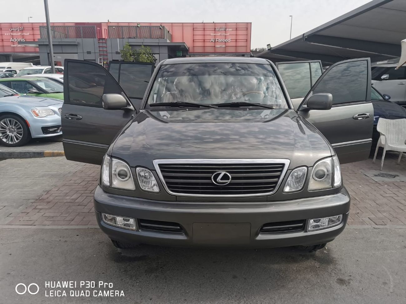لكزس LX 470 In excellent condition and requires no expense