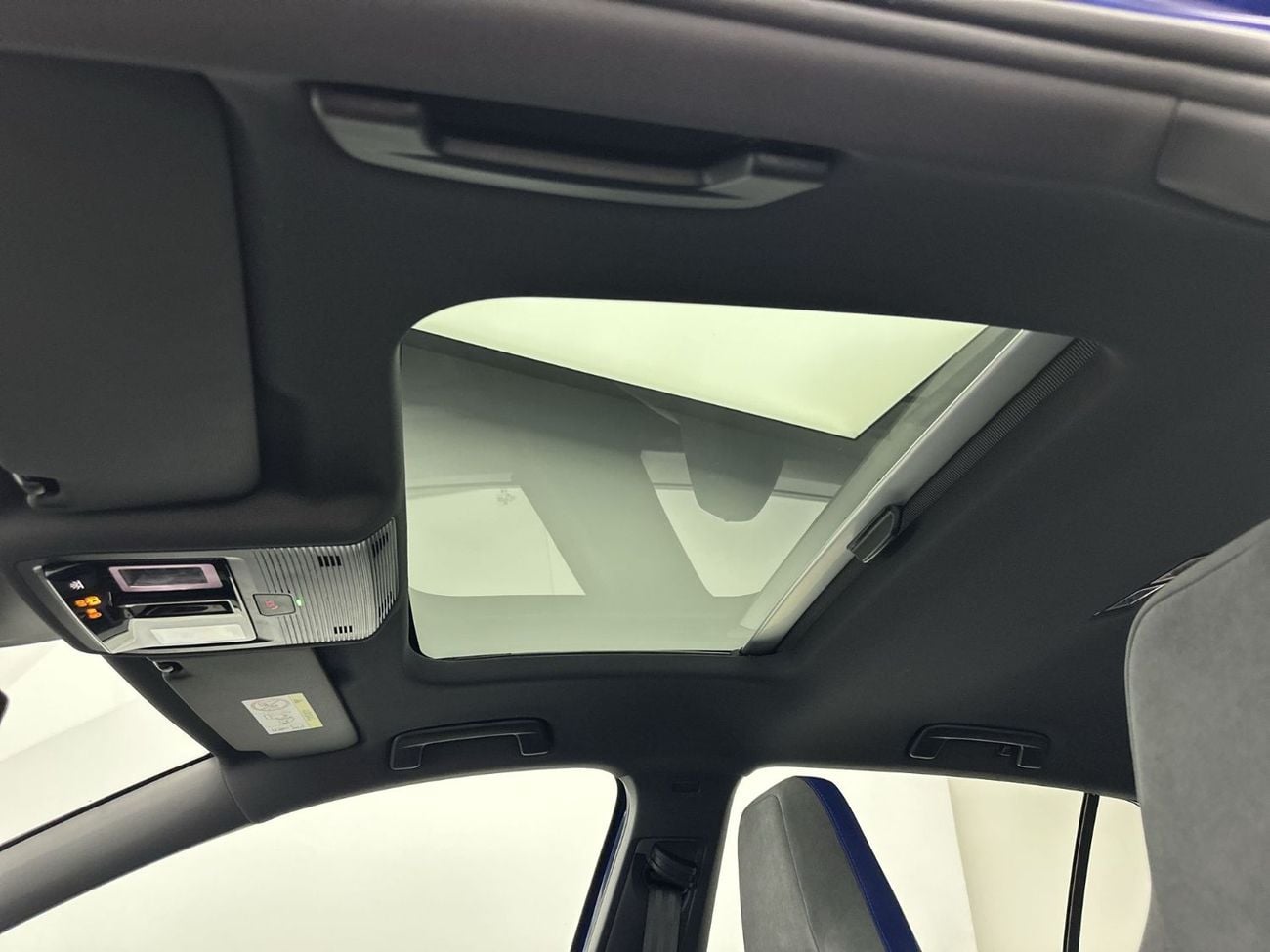 Volkswagen Golf R Base 2.0T Golf R Fabric Seats with Sunroof - DCC - Black Edition (Ref#37205)