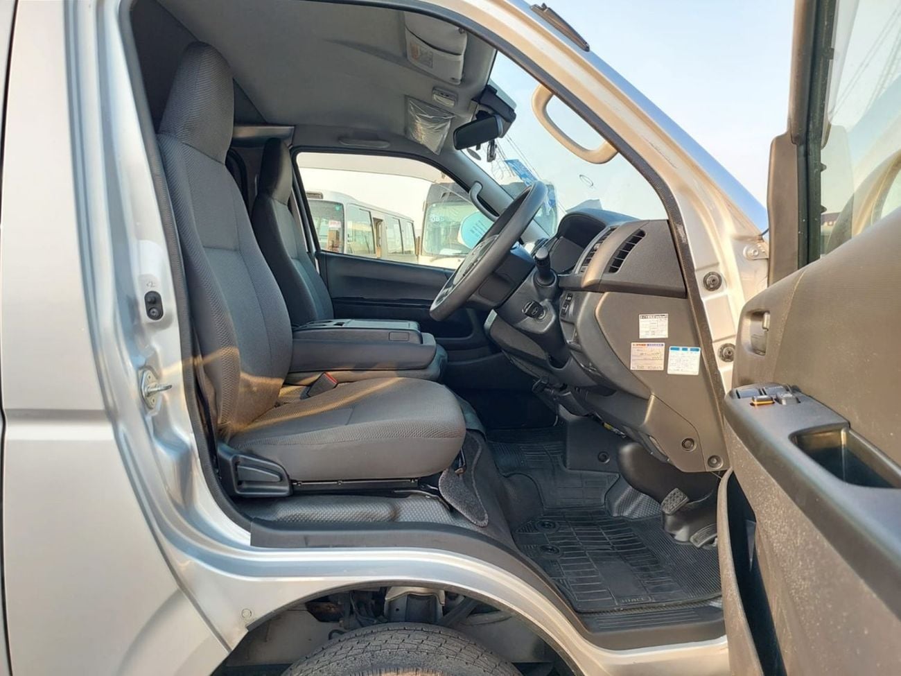 تويوتا هاياس DLS - STD ROOF TOYOTA HIACE VAN RHD 2019 MODEL 2.8 L DIESEL AUTOMATIC(PM22503)