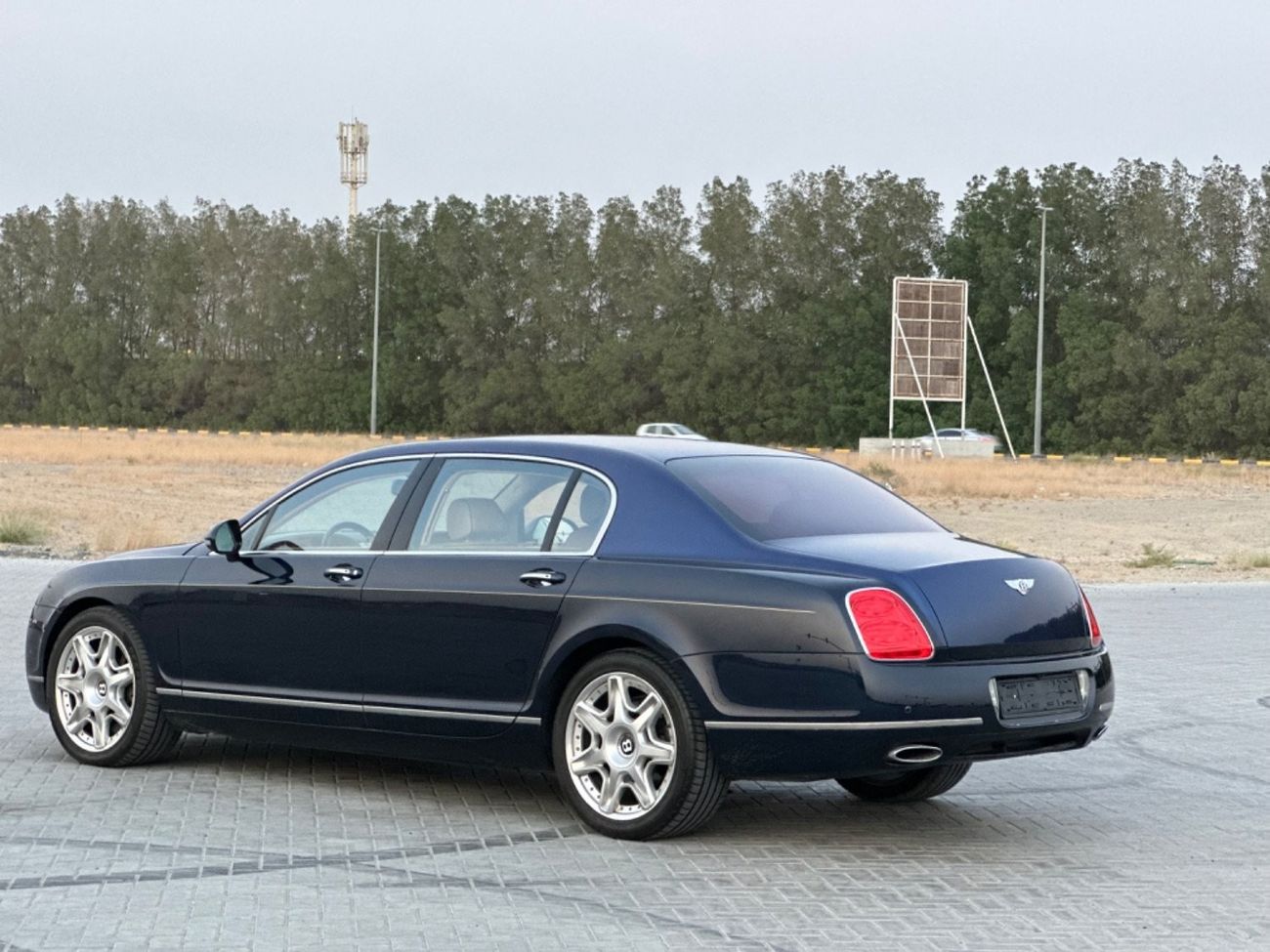 Bentley Continental Flying Spur MODEL 2010 GCC CAR PERFECT CONDITION INSIDE AND OUTSIDE FULL OPTION