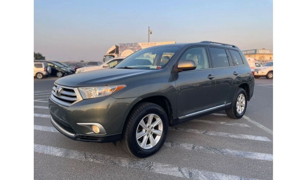 تويوتا هايلاندر 2013 Toyota Highlander MidOption+ 3.5L V6 - AWD 4x4 - Electric Seats - 7 Seater With Rear CAM - 90,0