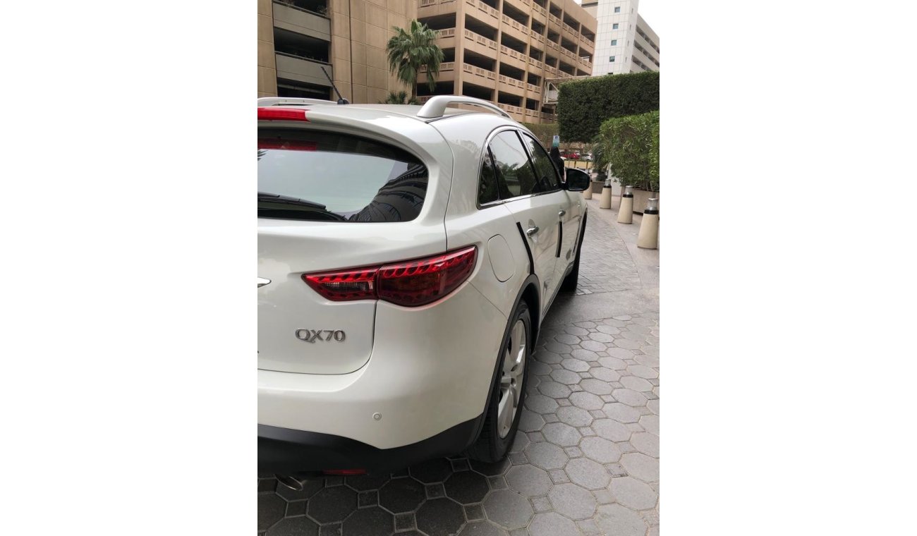 إنفينيتي QX70