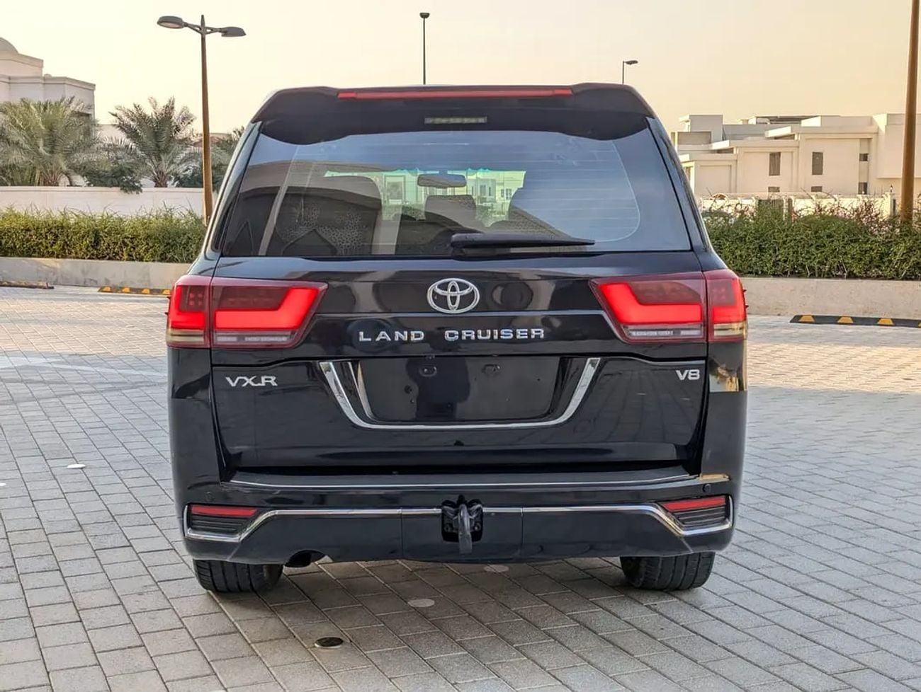 Toyota Land Cruiser FACELIFTED VXR V8 FULL OPTION GCC IN EXCELLENT CONDITION