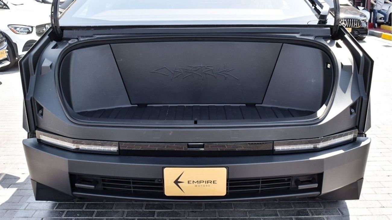 تسلا سايبرتراك Tesla Cybertruck / 2024