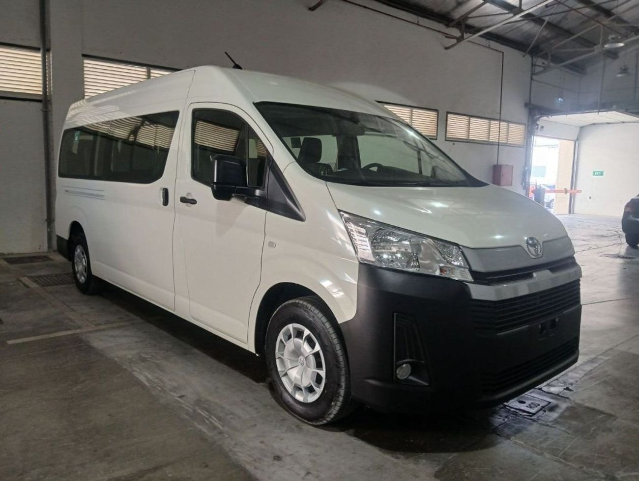 تويوتا هاياس ECT0008 - Toyota High Roof Passenger Van - 3.5L Petrol Auto White