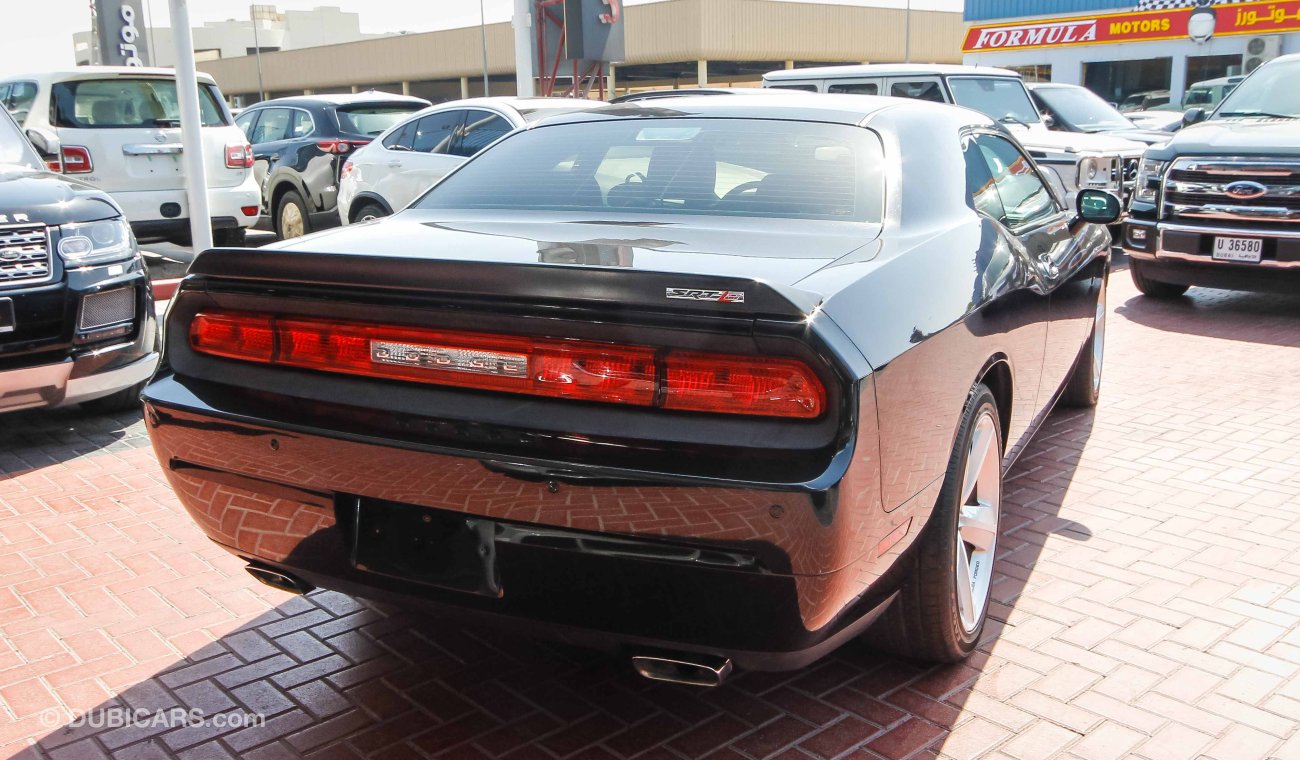 Dodge Challenger SRT8