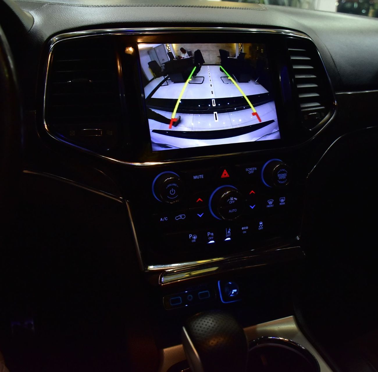 جيب جراند شيروكي EXCELLENT DEAL for our Jeep Grand Cherokee SRT ( 2020 Model ) in White Color Canadian Specs