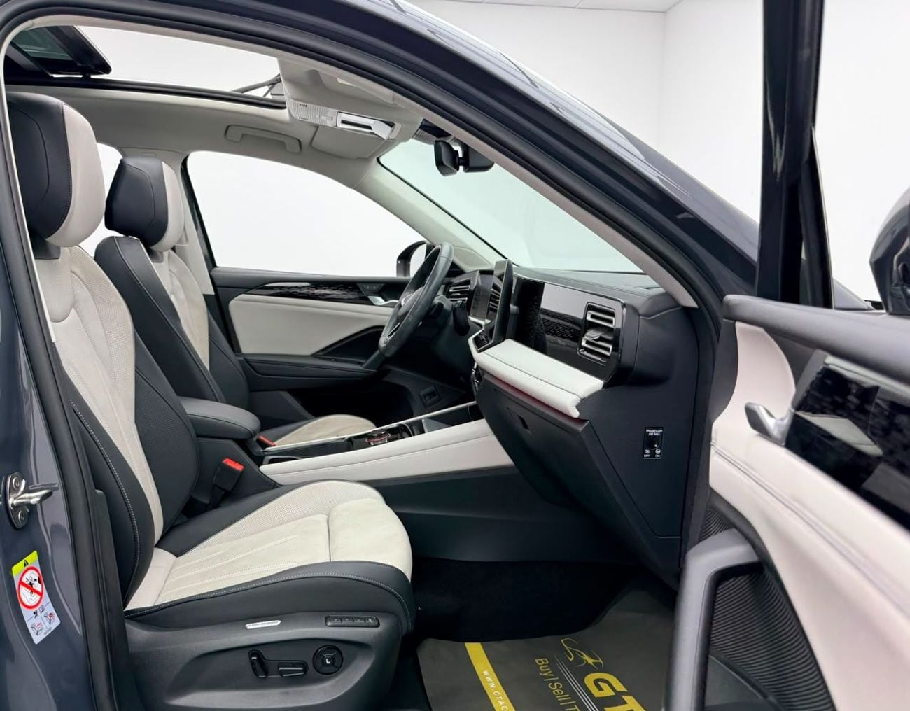 Volkswagen Tiguan Elegance Premium 2024 Volkswagen Tiguan Elegance Premium, 2027 VW Warranty + Service Pack, Low Km, Fully Loaded, GCC