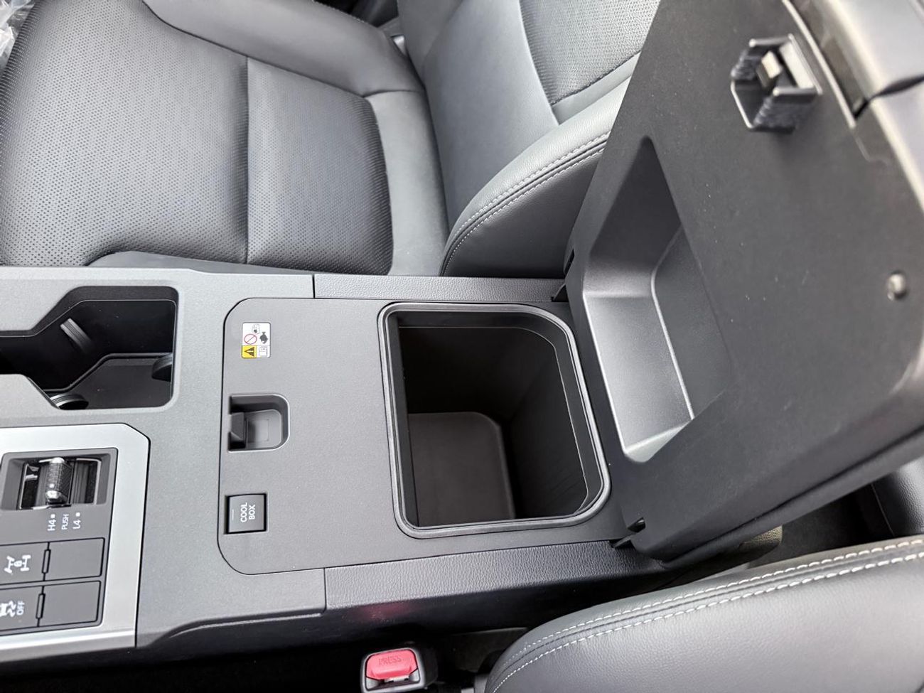 تويوتا برادو Toyota Prado Luxury 2.4L 2026 With Panoramic Sunroof Black Petrol (Export Only)