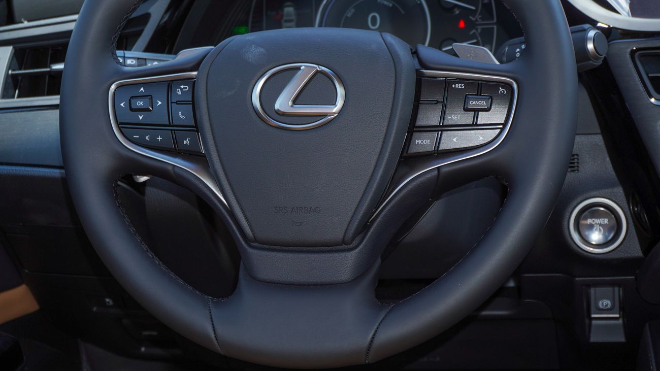 لكزس ES300h 2.5L Hybrid