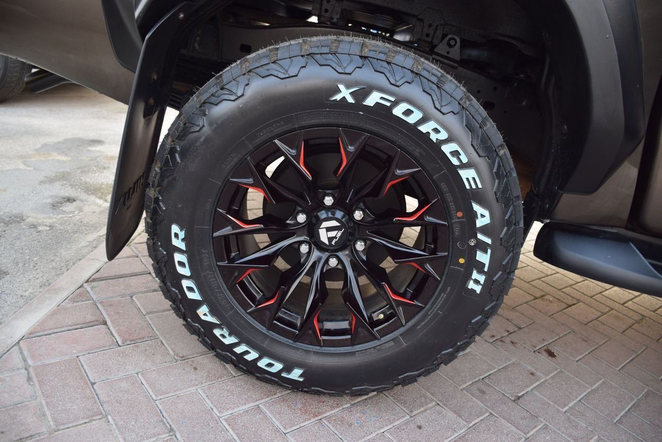 تويوتا هيلوكس 4X4 Diesel 2.8L (Right Hand)