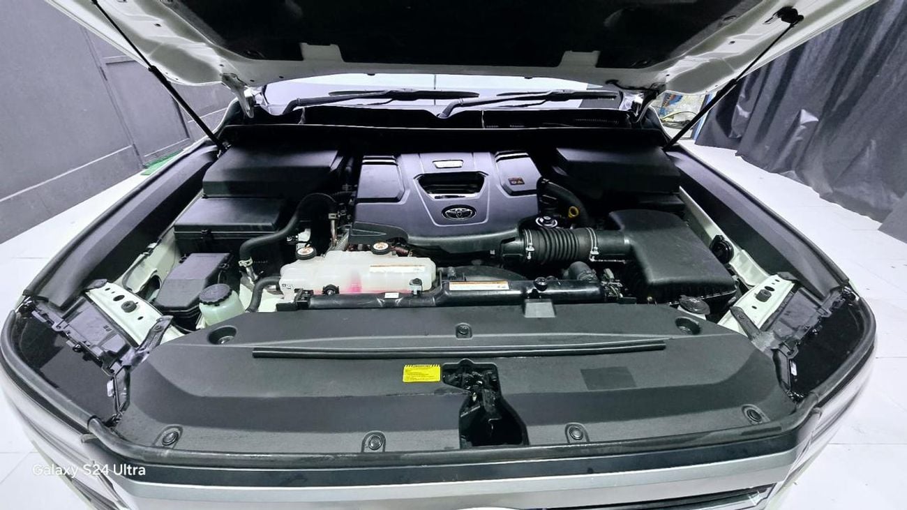 تويوتا لاند كروزر VX 3.3L