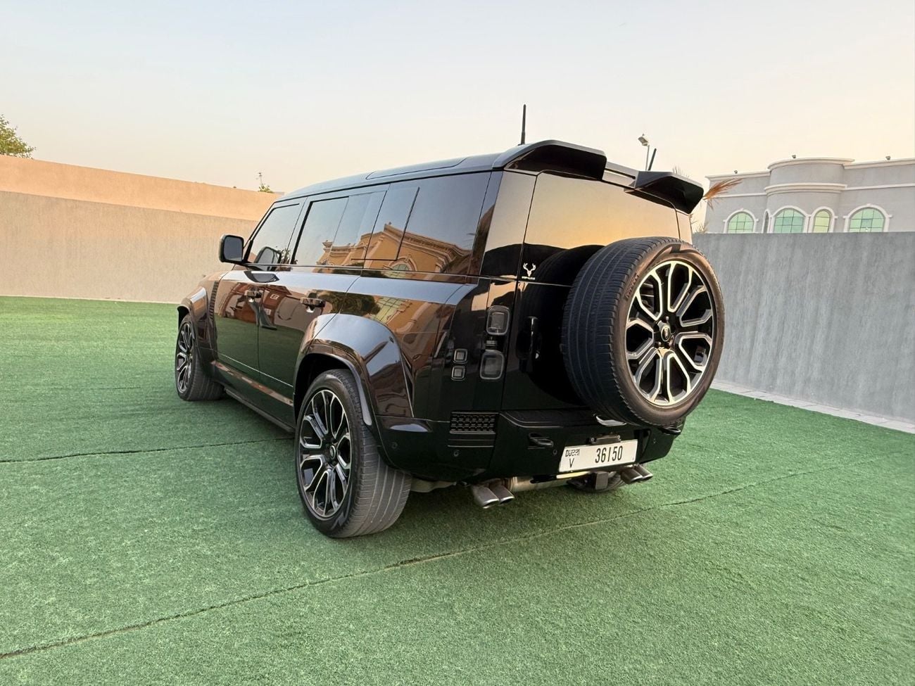 لاند روفر ديفندر 110 X- DYNAMIC SE P500