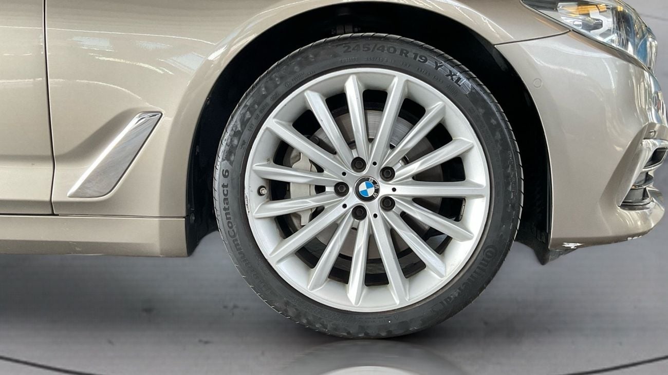 بي أم دبليو 530i LUXURY | شامل الضمان | 0 ﺪﻔﻋﺓ ﺃﻮﻟﻯ