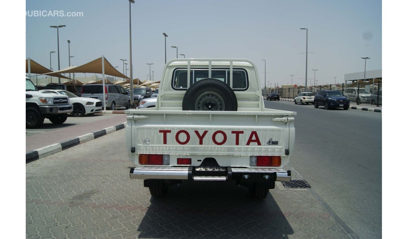 Toyota Land Cruiser Pick Up 4.5L V8 DIESEL 4WD DOUBLE CABIN STD E MANUAL (Only For Export Outside GCC Countries)